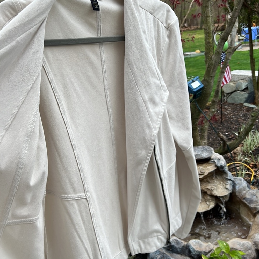 Jacket - Picture 7 of 10